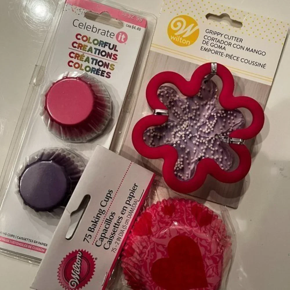 Baking Cups and Cookie Cutter / ❤️ Hearts (NEW)‎ (Home kitchen/x)